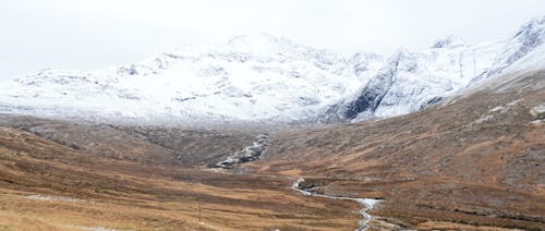 Foto profissional grátis de estéril, montanhas, neve