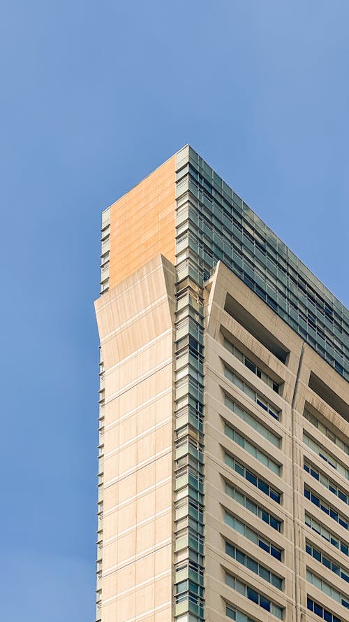 Бесплатное стоковое фото с вертикальный выстрел, голубое небо, здание