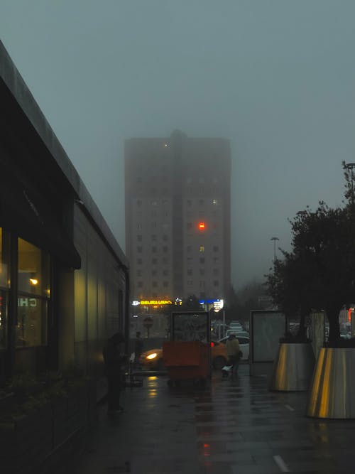 Darmowe zdjęcie z galerii z bruk, budynki, mgła