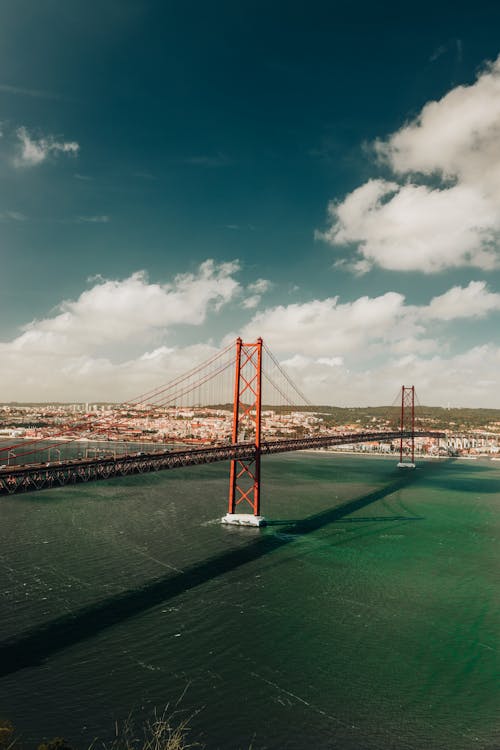 25 de abril bridge, 垂直拍攝, 城市 的 免費圖庫相片