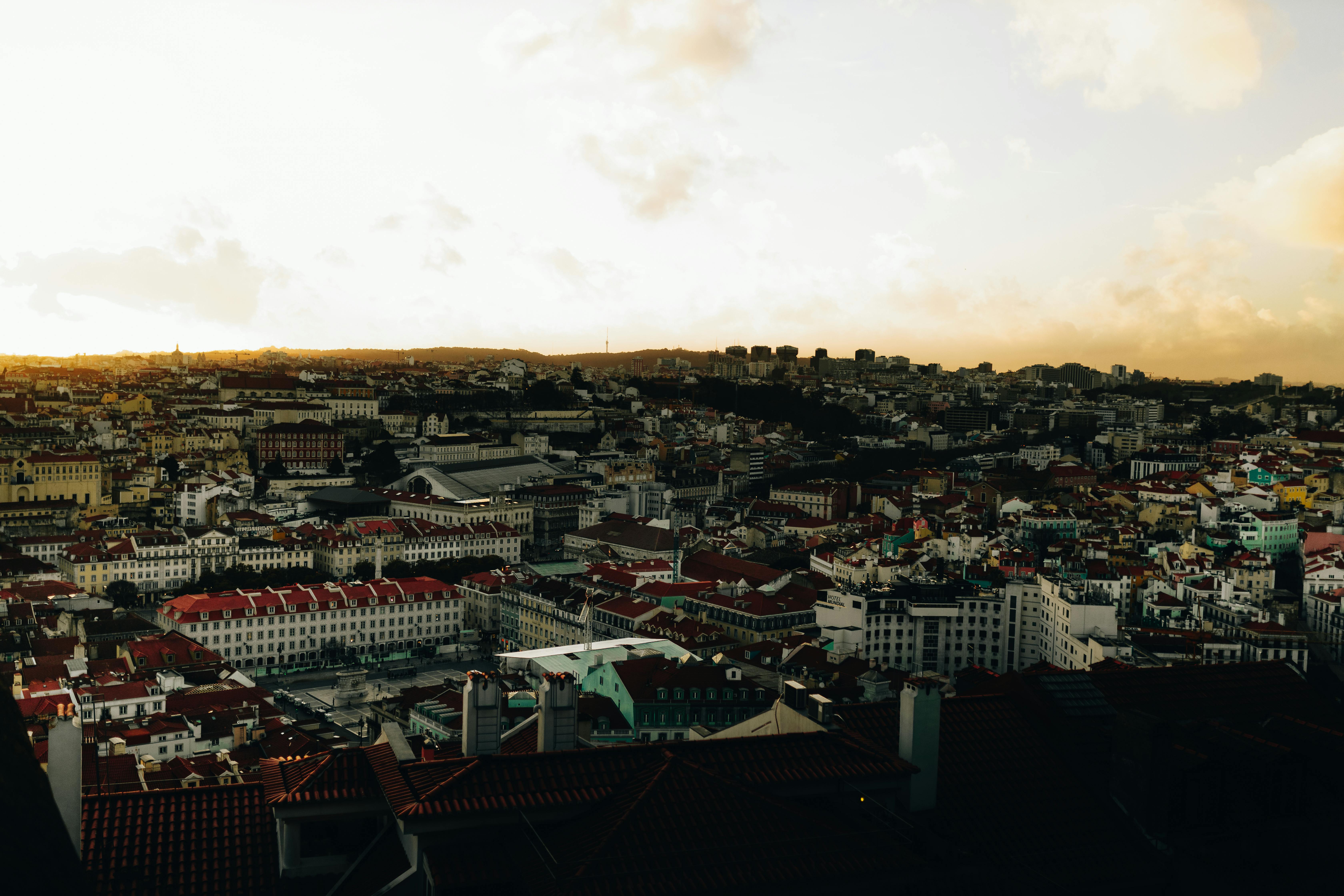 Refinancing activity surges as borrowers respond to rising rates — Photo by urtimud.89 on Pexels