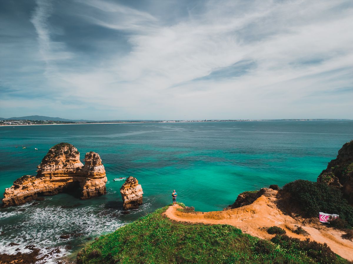 Golden cliffs and turquoise water at Ponta da Piedade