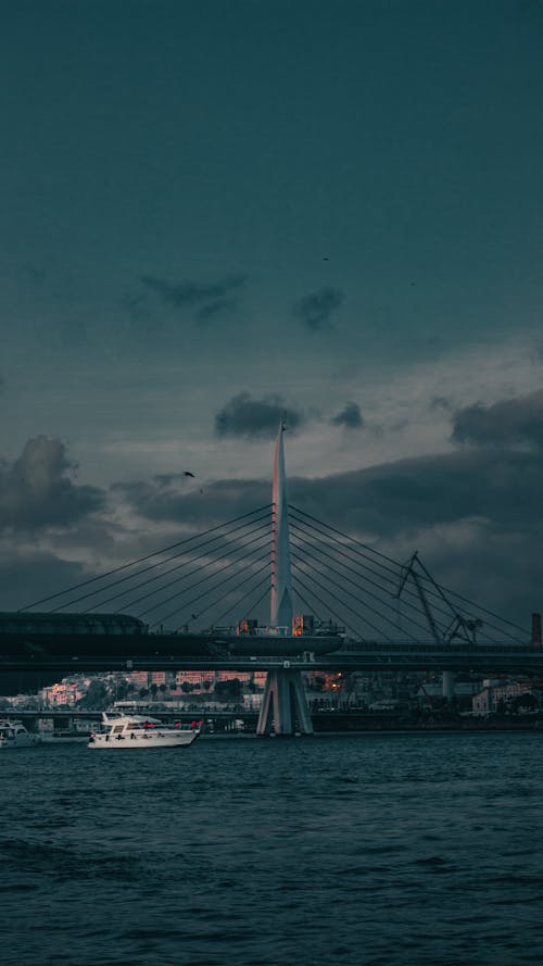 Gratis stockfoto met attractie, blauwe lucht, halische brug