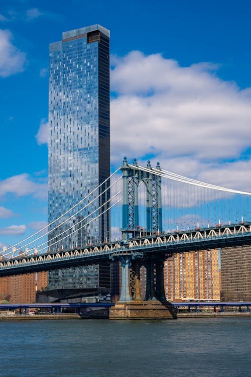 Free Skyscraper behind Manhattan Bridge Stock Photo