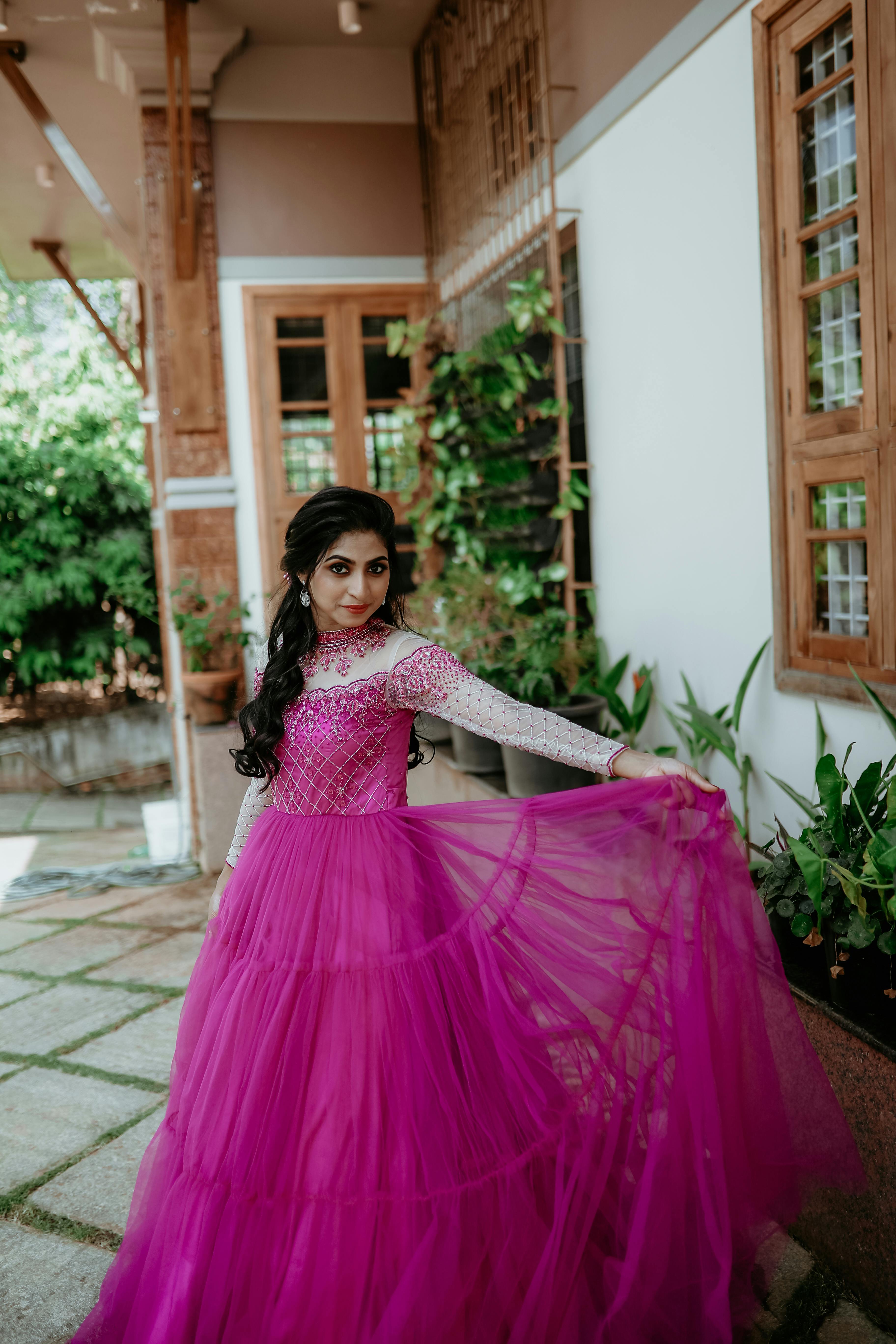 Pretty Poses To Try Wearing Dress This Summer☀️ . . . . #standingpose  #prettysimple #photoposesideas #santoshimegharaj #exploremore #... |  Instagram
