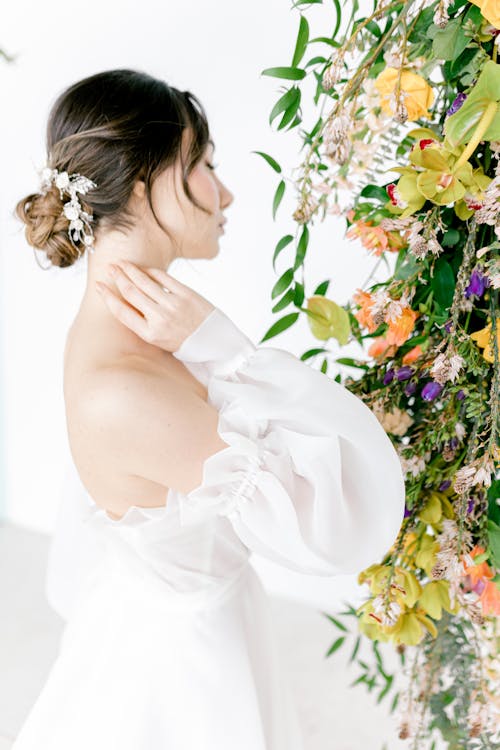 Immagine gratuita di bouquet, composizione floreale, donna