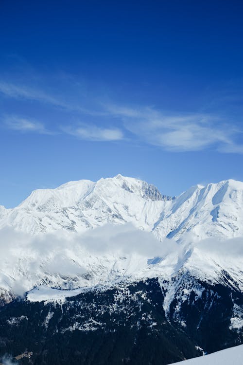 Безкоштовне стокове фото на тему «блакитне небо, вертикальні постріл, гірський хребет» стокове фото