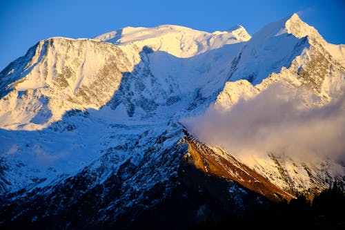 Photos gratuites de abrupt, froid, montagne au sommet enneigé