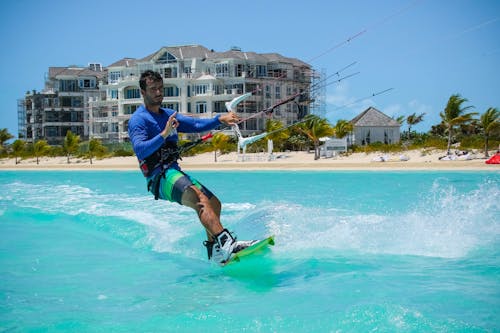 Homem Surfando