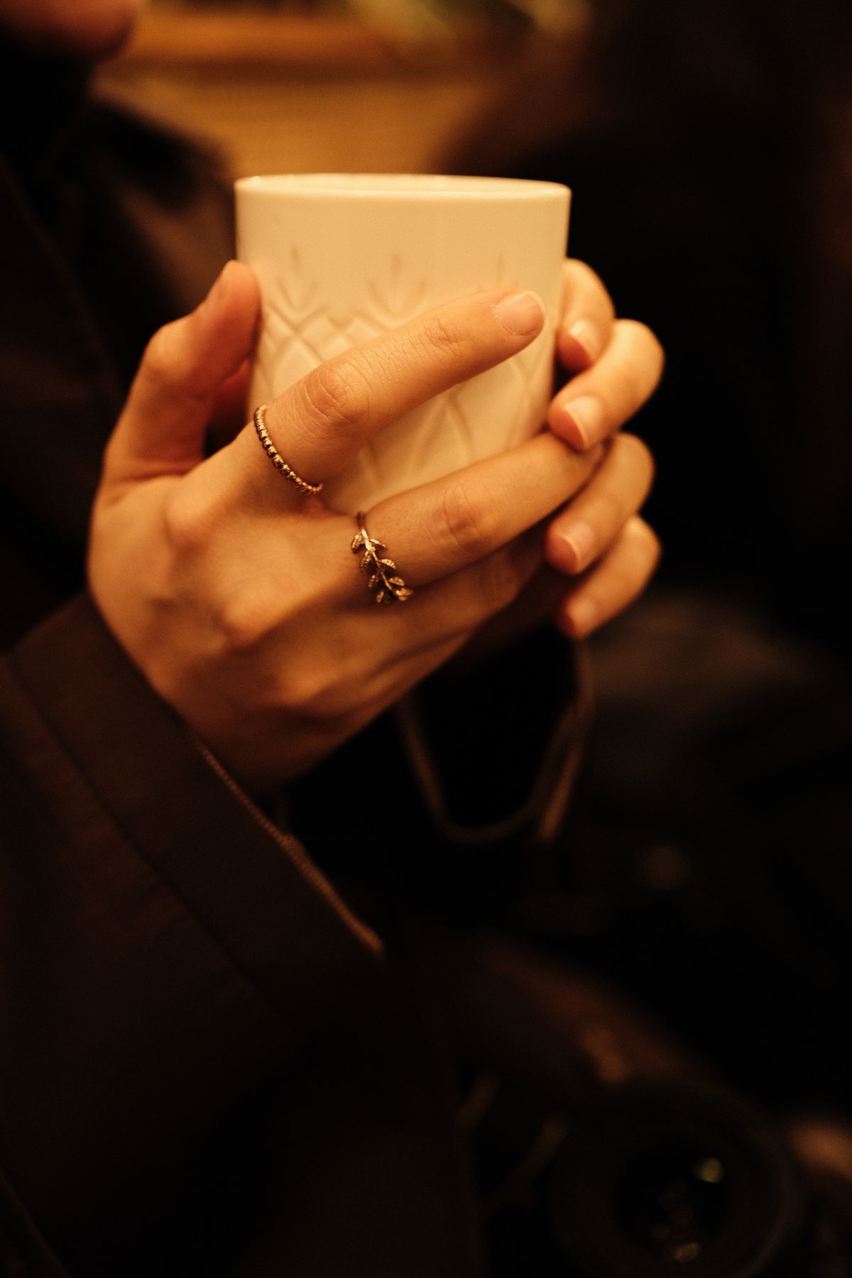 Solène signet ring worn on a hand holding a ceramic cup