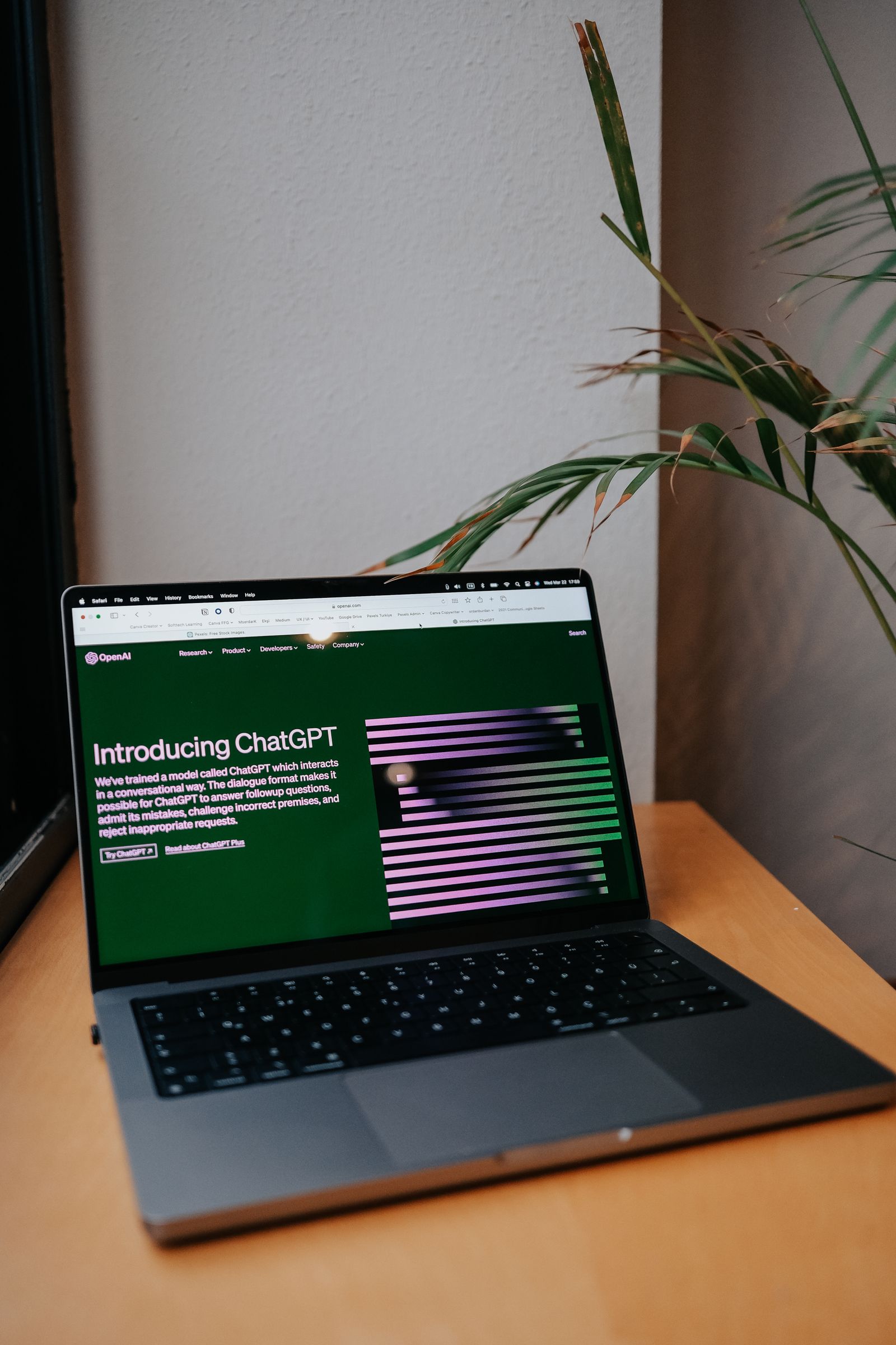 Chatgpt Loading Screen Laptop Displaying Introductory ChatGPT Page · Free Stock Photo