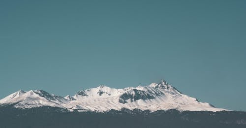 Montagna Del Ghiacciaio Sotto Il Cielo Blu