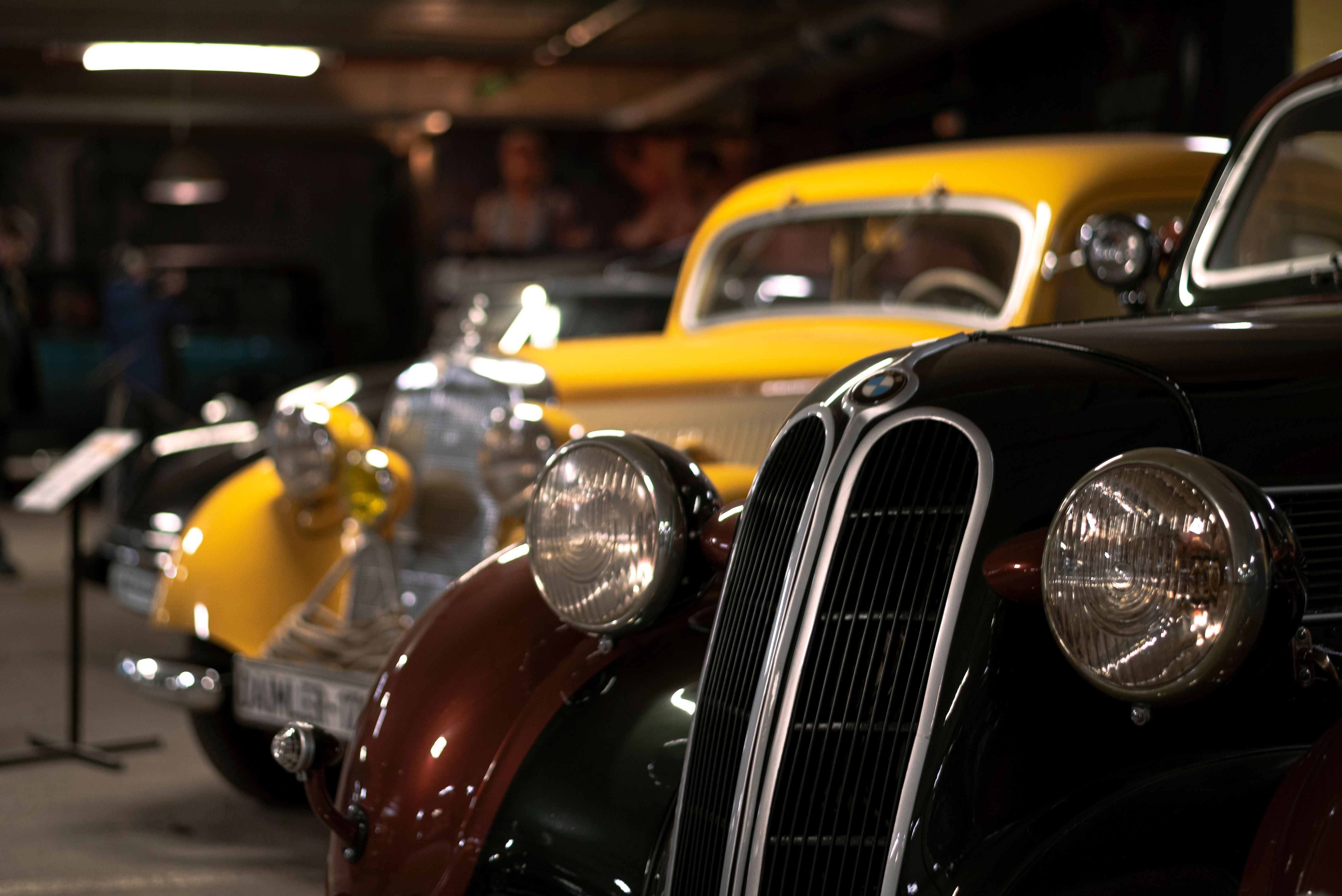 Dark Blue BMW and Cars Parked behind · Free Stock Photo