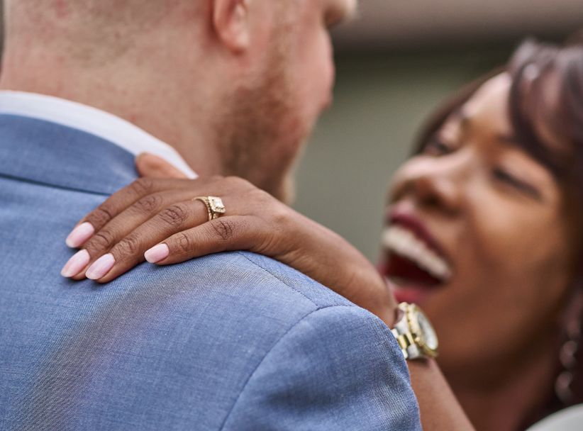Online dating: starting a conversation on a niche platform