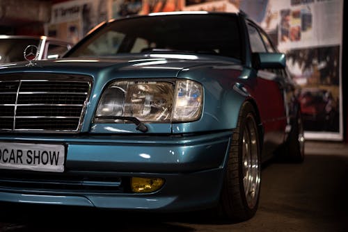 Fotobanka s bezplatnými fotkami na tému auto, mercedes w124, modrá farba