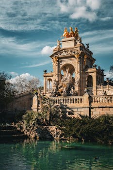 Explore the stunning architecture and serene surroundings of Barcelona's iconic Cascada Monument in Ciutadella Park.