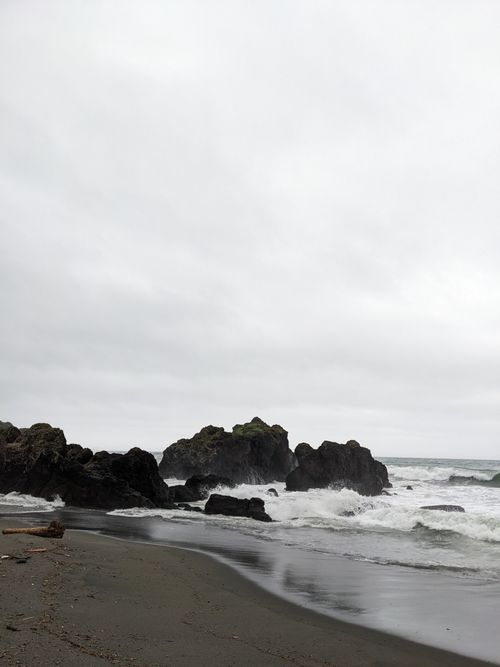Free A striking seascape with crashing waves on a rocky coastline under a cloudy sky. Stock Photo