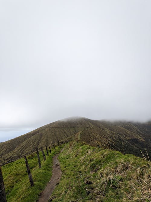 Immagine gratuita di catena montuosa, colline, marciapiede