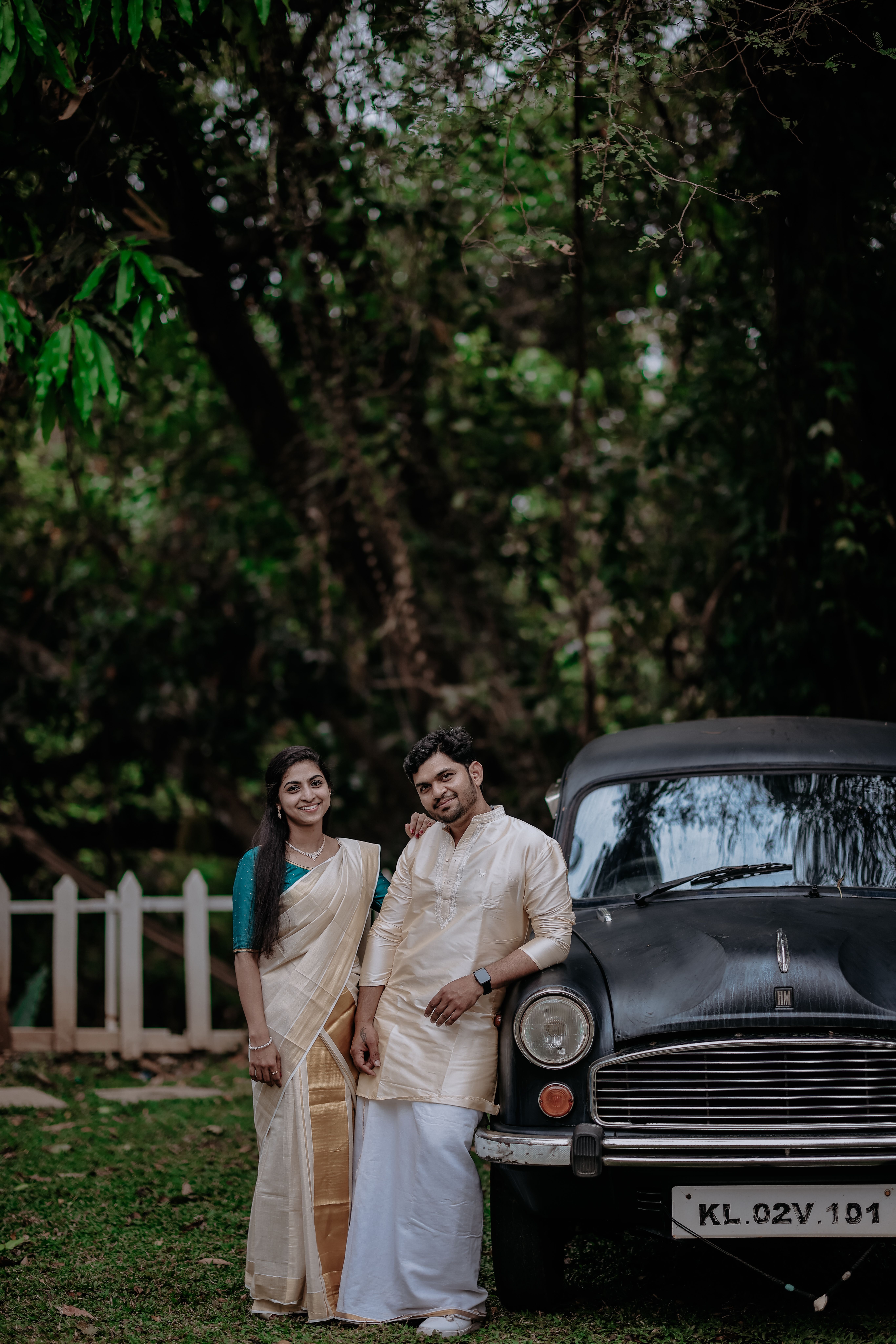 couple-posing-with-hindustan-ambassador-free-stock-photo