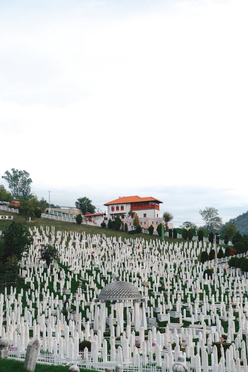 Photos gratuites de bosnie herzégovine, cimetière commémoratif des martyrs, monument