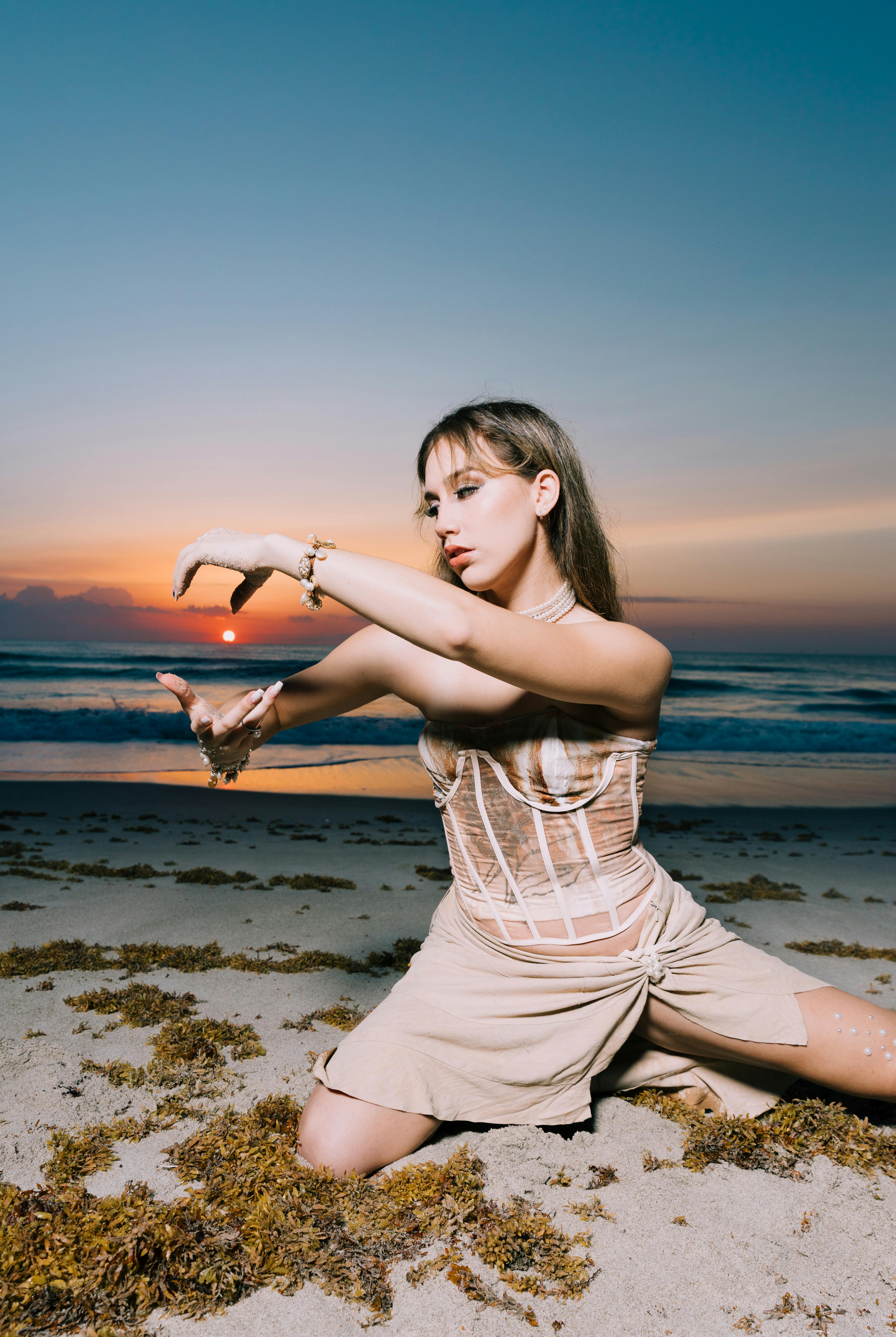30,000+ Sunset Pose Pictures | Download Free Images on Unsplash
