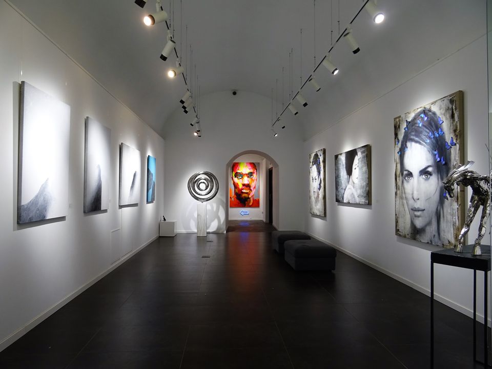 Contemporary art gallery exhibition