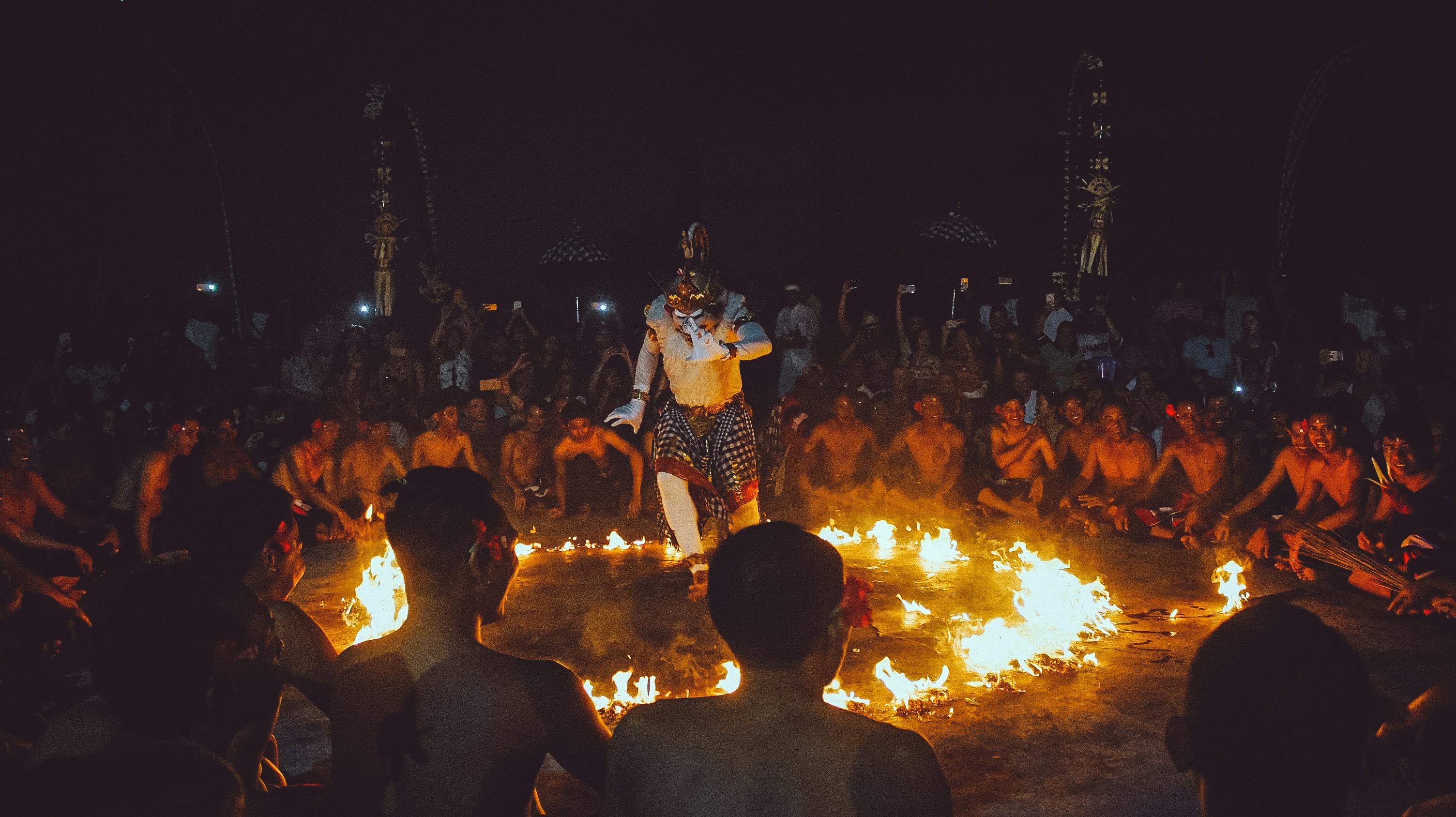 tari kecak