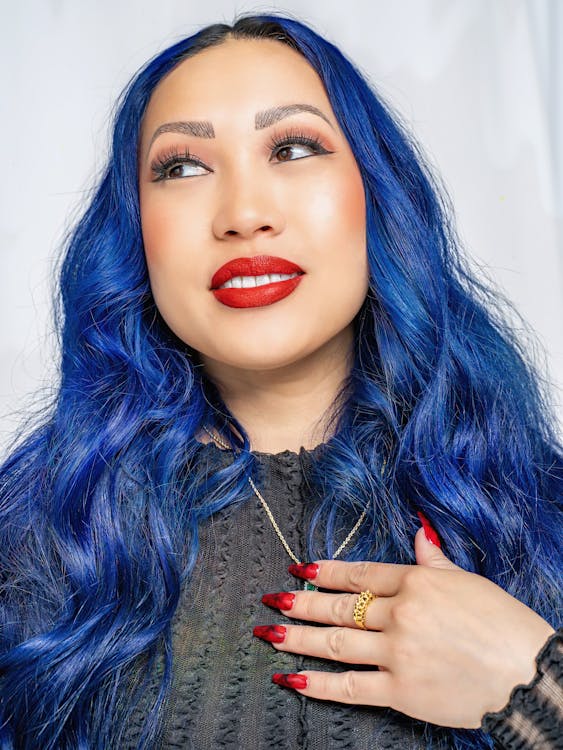 Foto profissional grátis de anel, beleza, cabelo azul