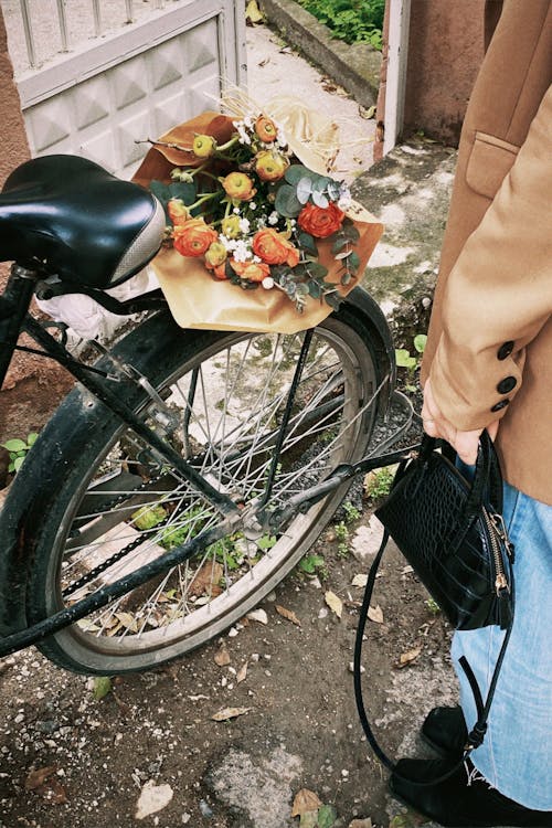 bisiklet, buket, Çiçek demeti içeren Ücretsiz stok fotoğraf