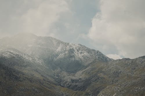 Бесплатное стоковое фото с большая высота, горные вершины, горный хребет