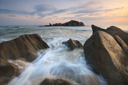 Fiume Che Scorre E Corrente Di Mare