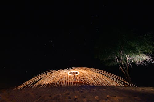 Fogos De Artifício Marrons Durante A Noite