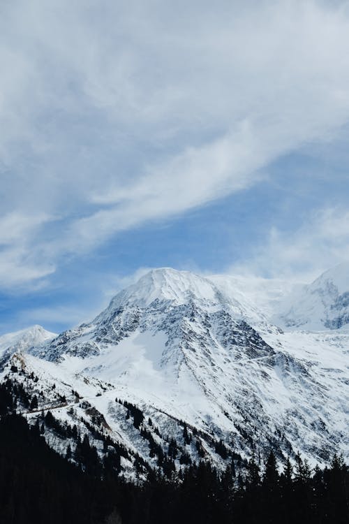 Gratis lagerfoto af bjerge, bjergkæde, blå himmel