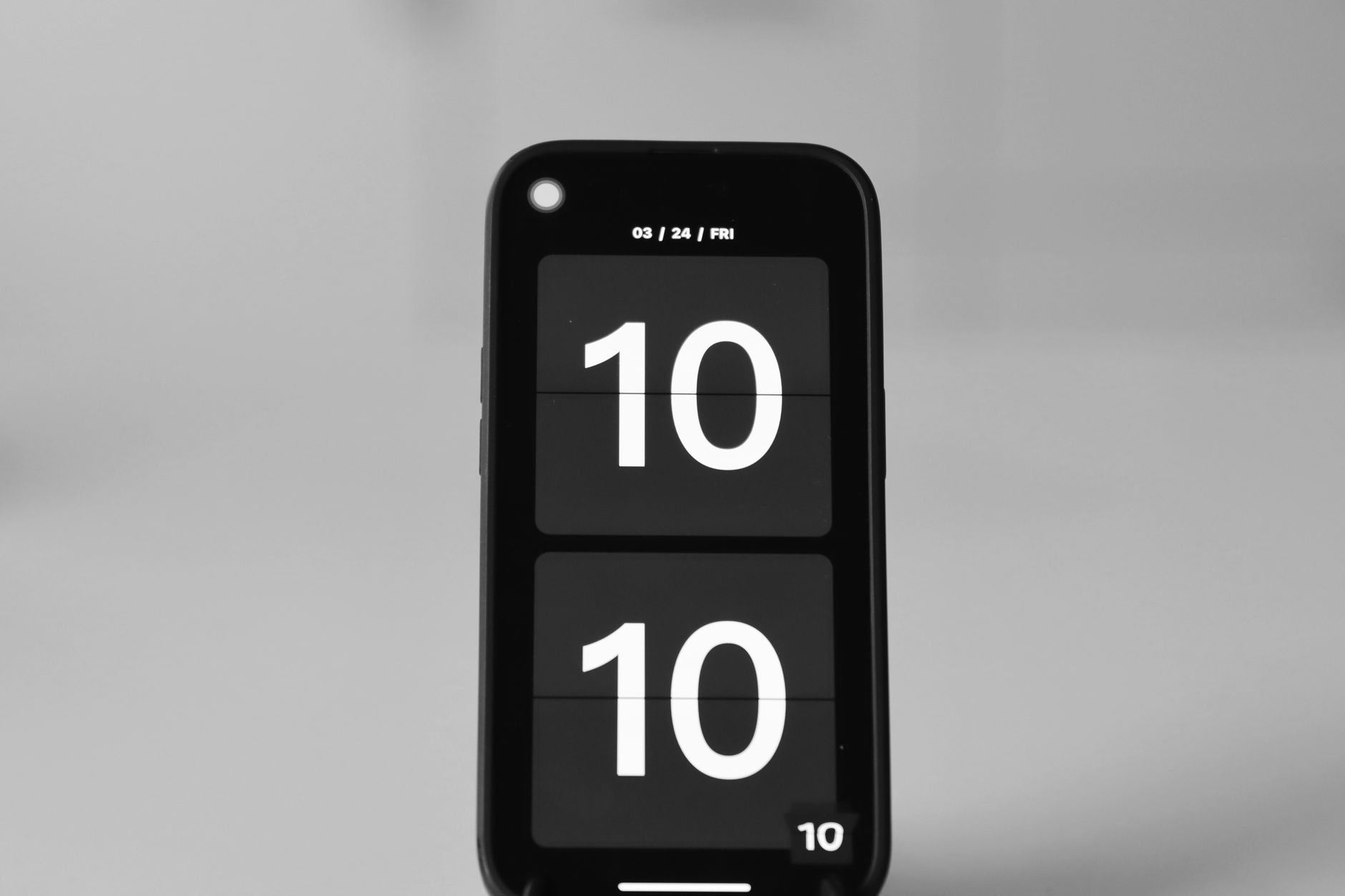 iPhoneの時計が青くなるのはどういう意味か?まず正体を理解しよう
