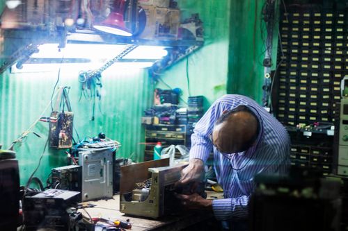 Free Radio repairman street photography  Stock Photo