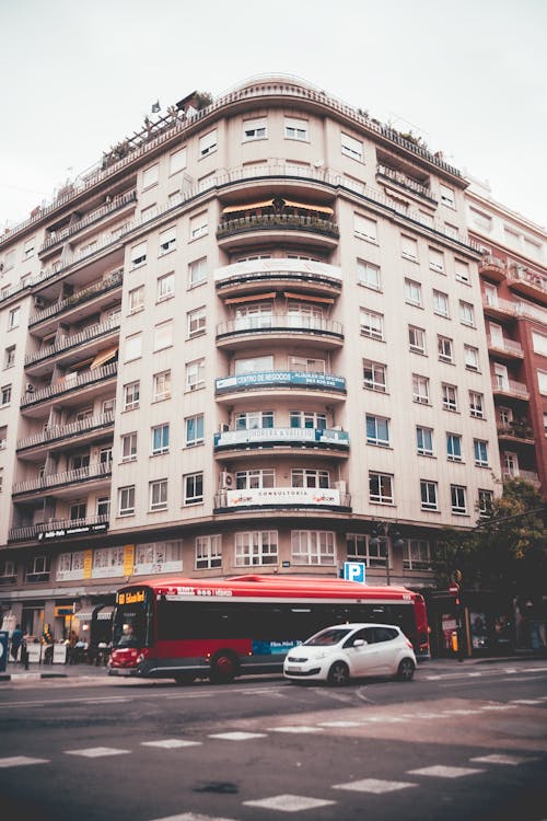 Základová fotografie zdarma na téma auto, autobus, budova