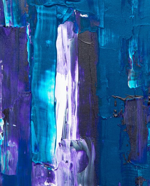 Free Close-up of a vibrant blue abstract painting on canvas showcasing artistic expression. Stock Photo