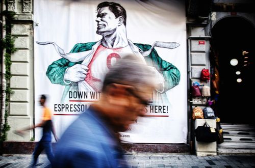Free Blurred motion of pedestrians passing street art in Istanbul, capturing urban energy. Stock Photo