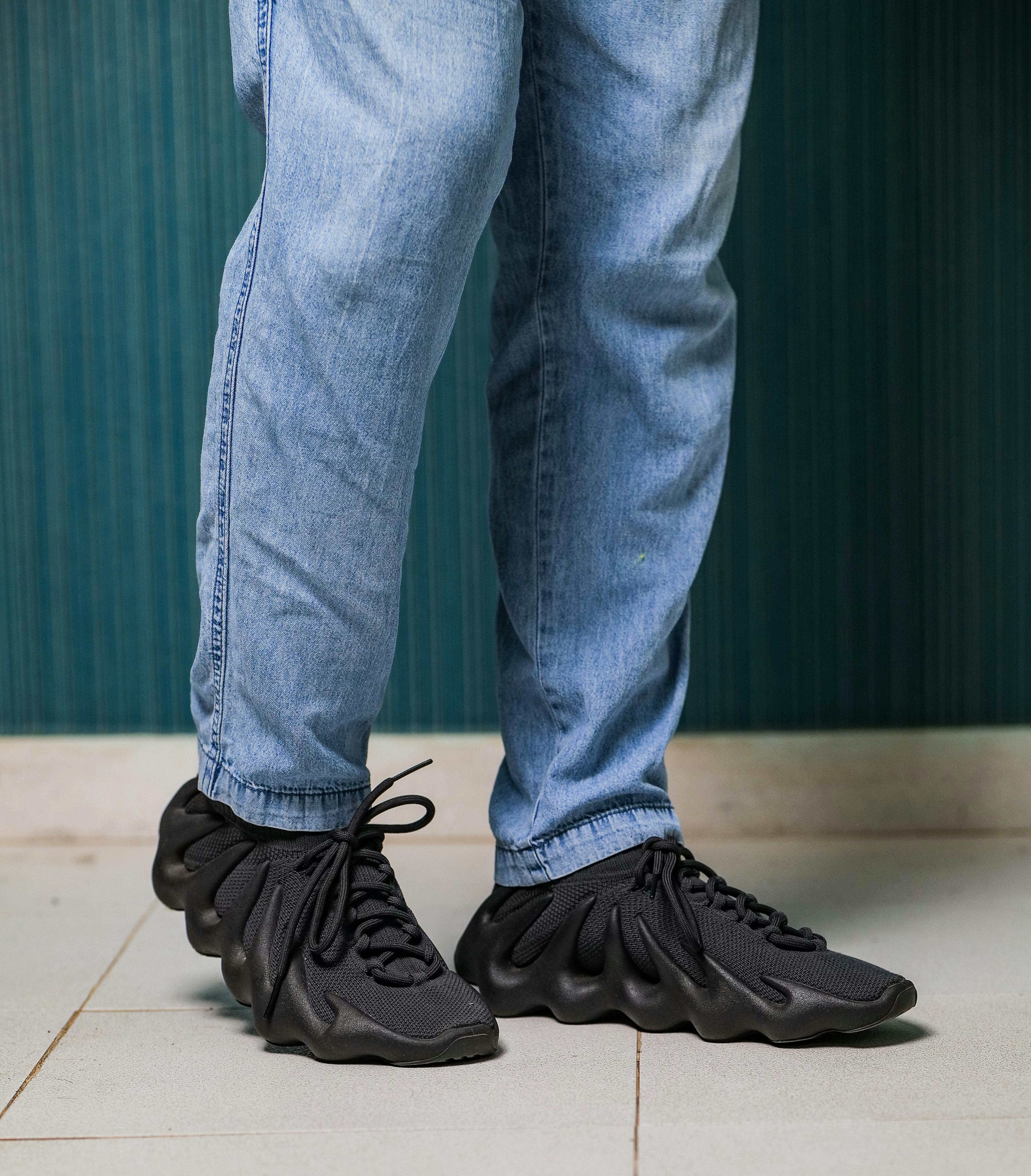 black nikes with jeans