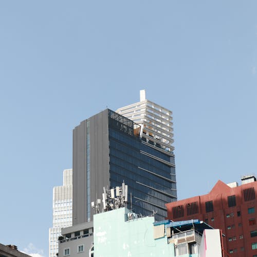 Immagine gratuita di chiaro cielo blu, cielo azzurro, edificio