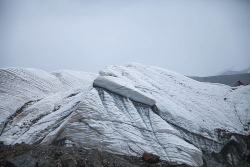 Free Captivating icy glacier landscape showcasing majestic ice formations in a serene environment. Stock Photo