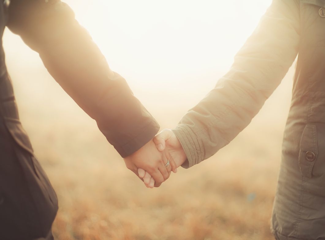 Online dating: starting a conversation on a niche platform
