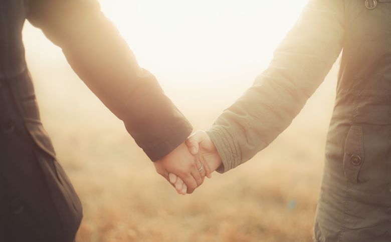 Online dating: starting a conversation on a niche platform