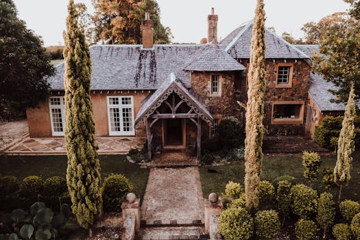 Charming stone manor with lush gardens in Byron Bay, Australia. A serene residential escape.