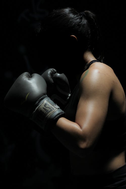 Foto De Mulher Com Luvas De Boxe