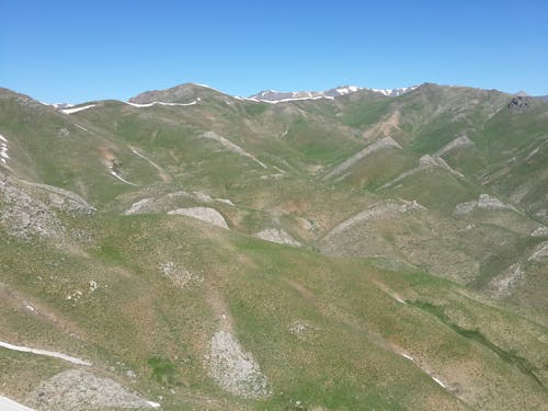 Foto profissional grátis de cadeia de montanhas, caminhada, cênico