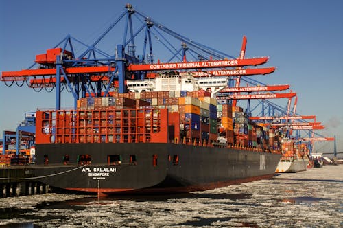 Kostnadsfri bild av behållare, containerfartyg, förtöjd