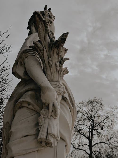 Kostenloses Stock Foto zu aufnahme von unten, dämmerung, figuren