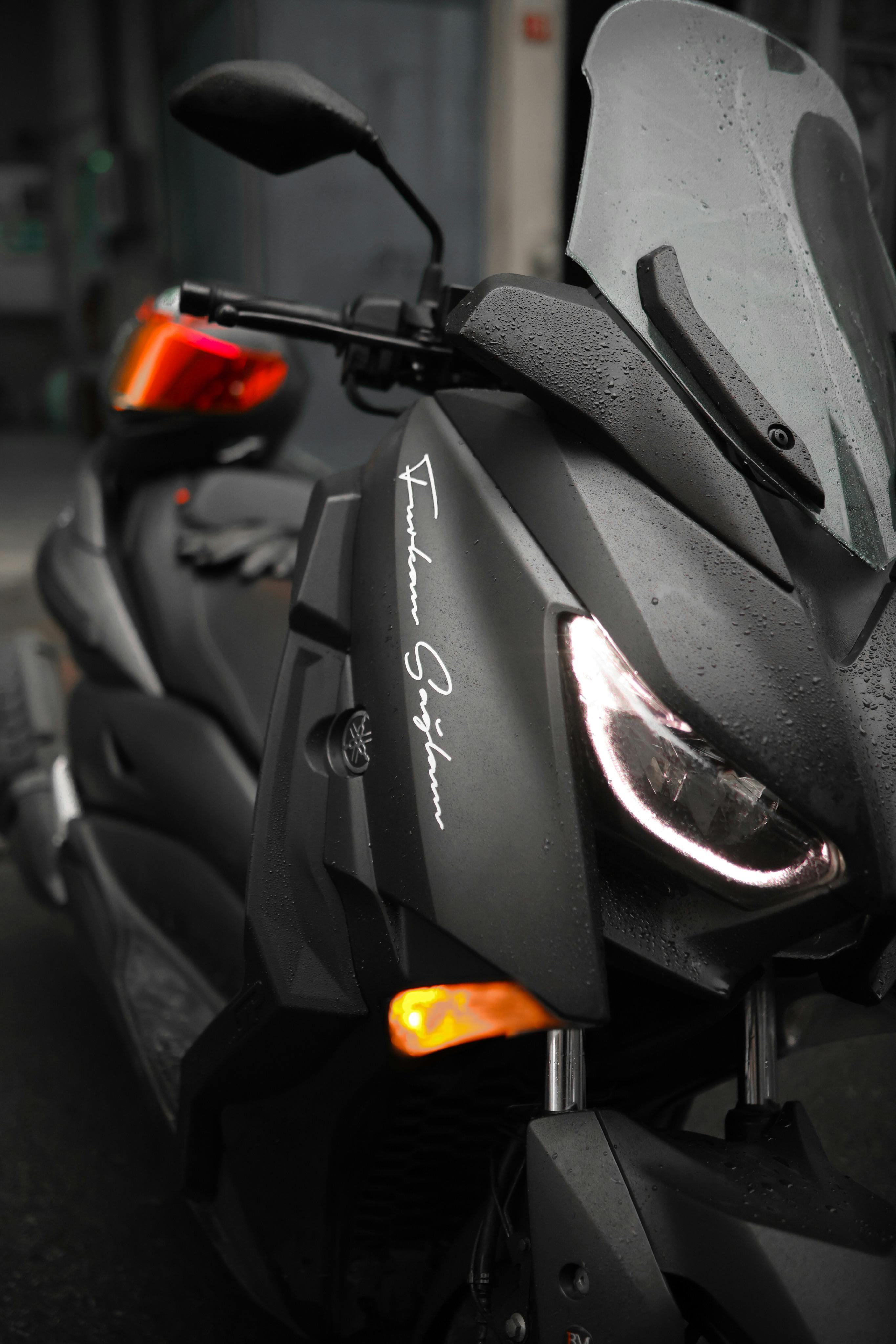 Close-Up Shot of 2019 Yamaha Niken GT · Free Stock Photo