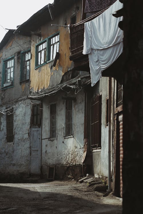 Photos gratuites de abîmé, allée, bâtiment